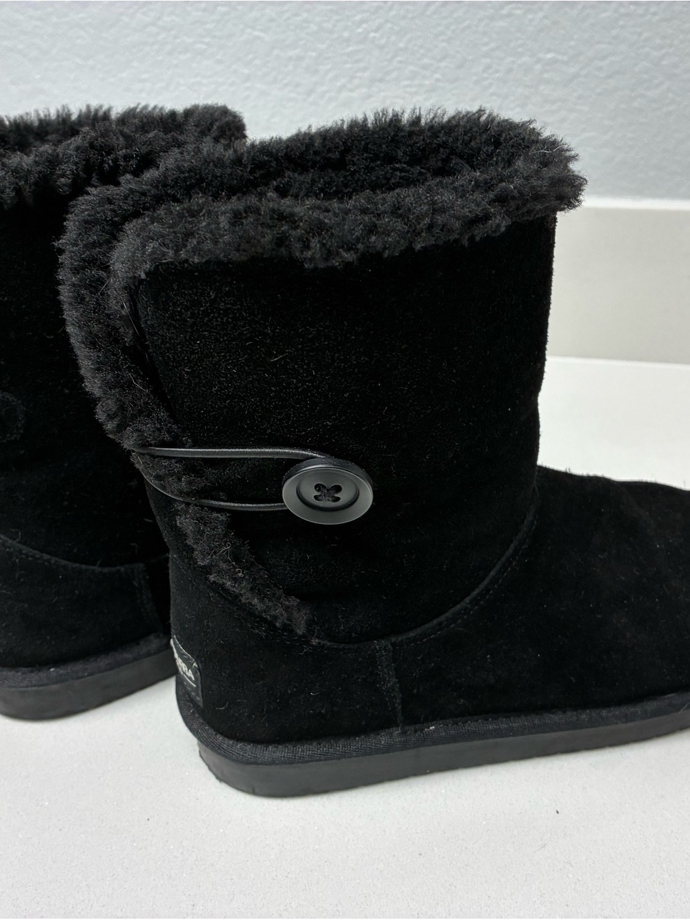 Koolaburra by UGG Black Button-Accent Shearling Boots for Kids